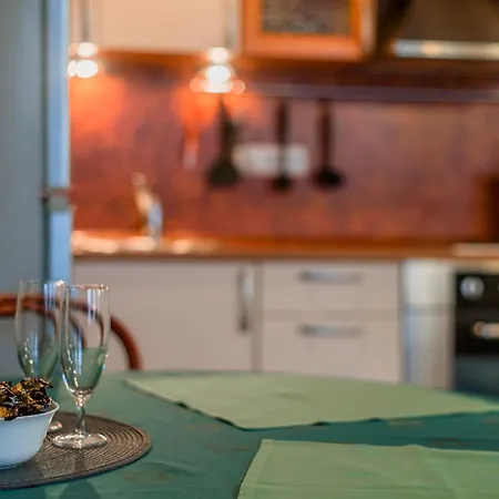 罗密欧优思家庭公寓 *