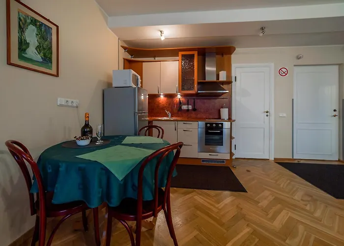 Romeo Family Uus * تالين